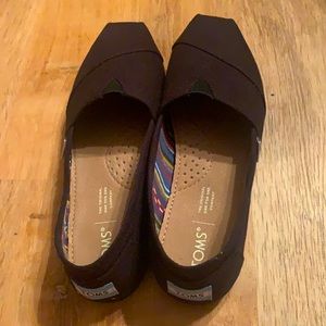 Black TOMS